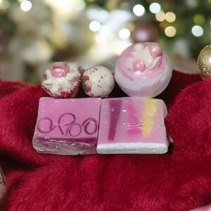 Bath Soaps five (5) piece set pink all NEW great Grab bag or Stocking St…